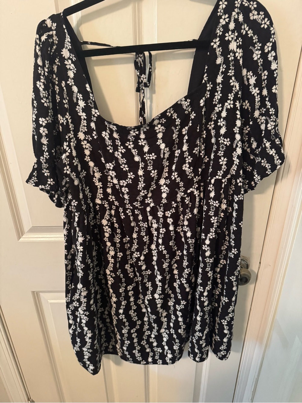 Melrose and Market Black and White Floral Square-Neck Tunic